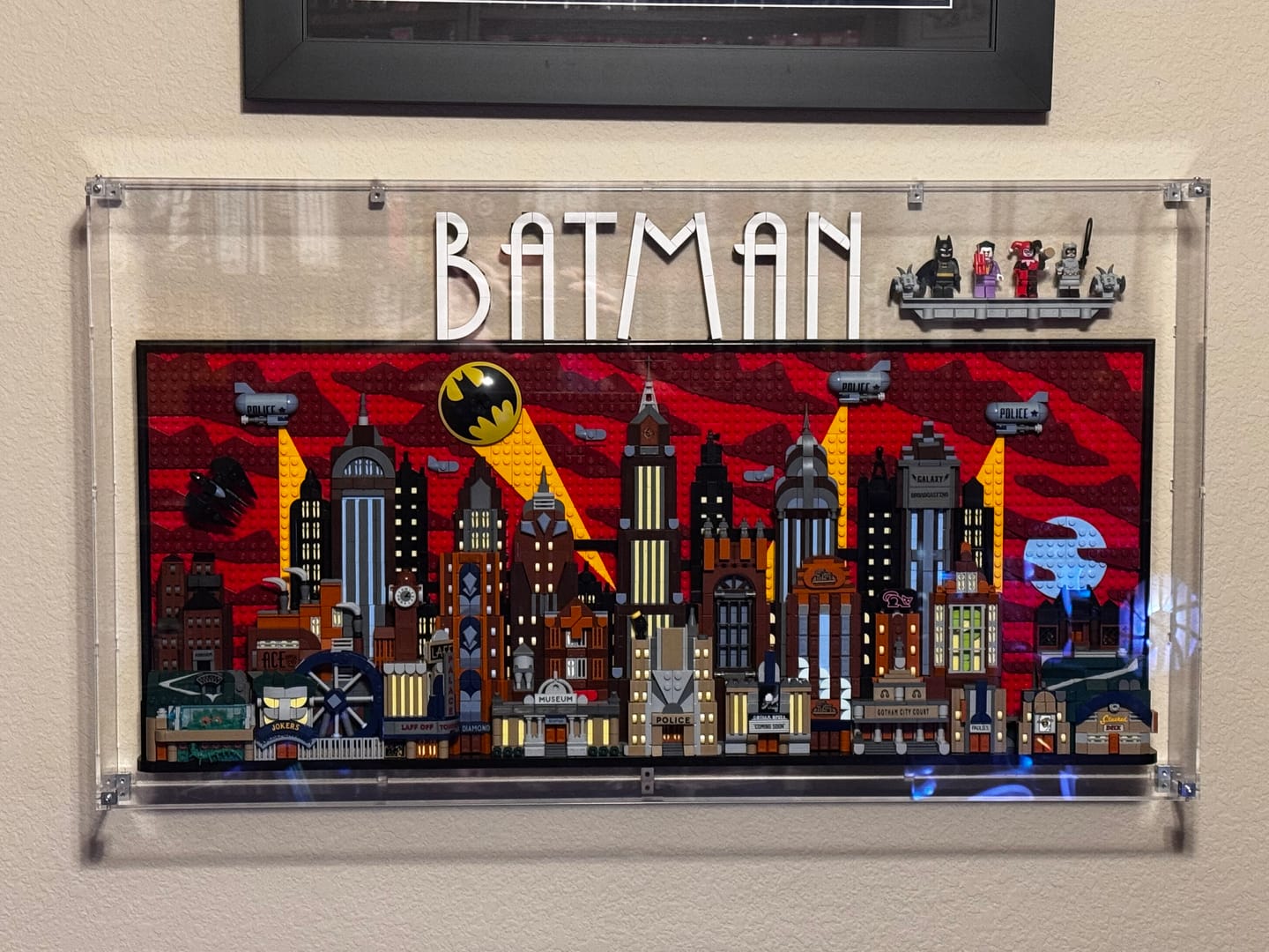 Customer photo review of Wall Mounted Display Case for LEGO® 76271 Batman: The Animated Series Gotham City™