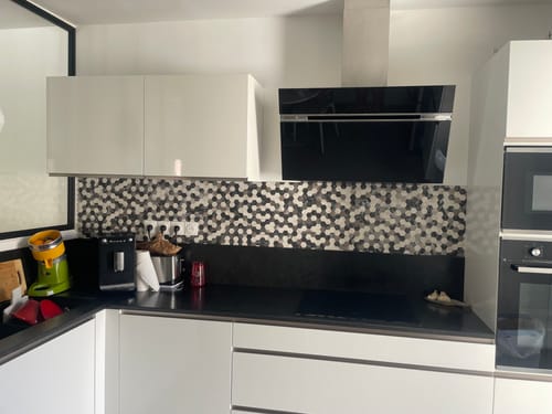Customer photo review of Crédence Adhésive Mosaique Hexagonale Beige Pour Cuisine Imperméable