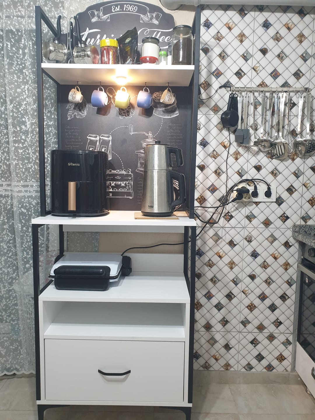 Customer photo review of Rani JE155 Işıklı Kahve Köşesi Çekmeceli Çok Amaçlı Mutfak Dolabı Beyaz