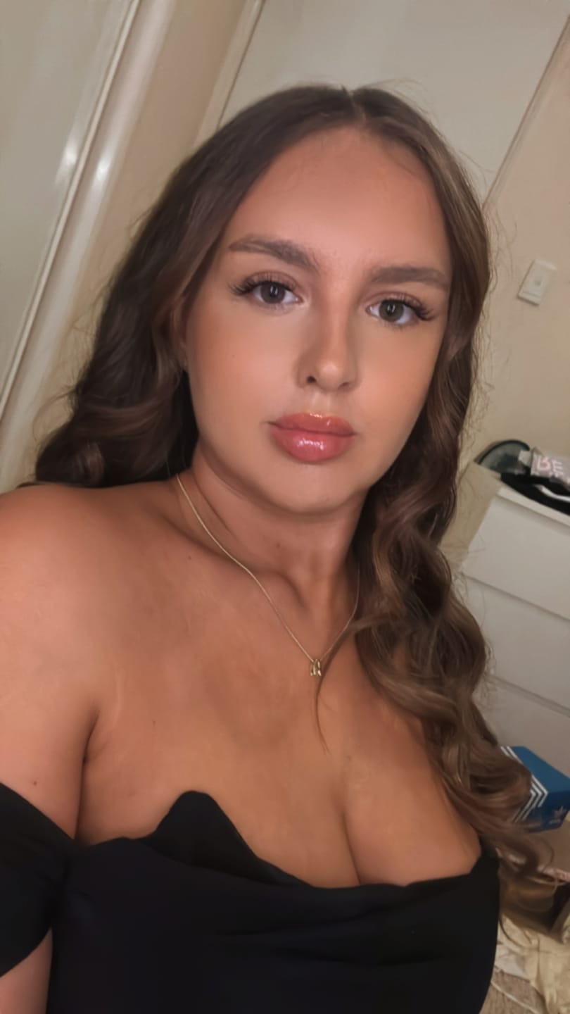Customer photo review of Nude Glow Lip Gloss