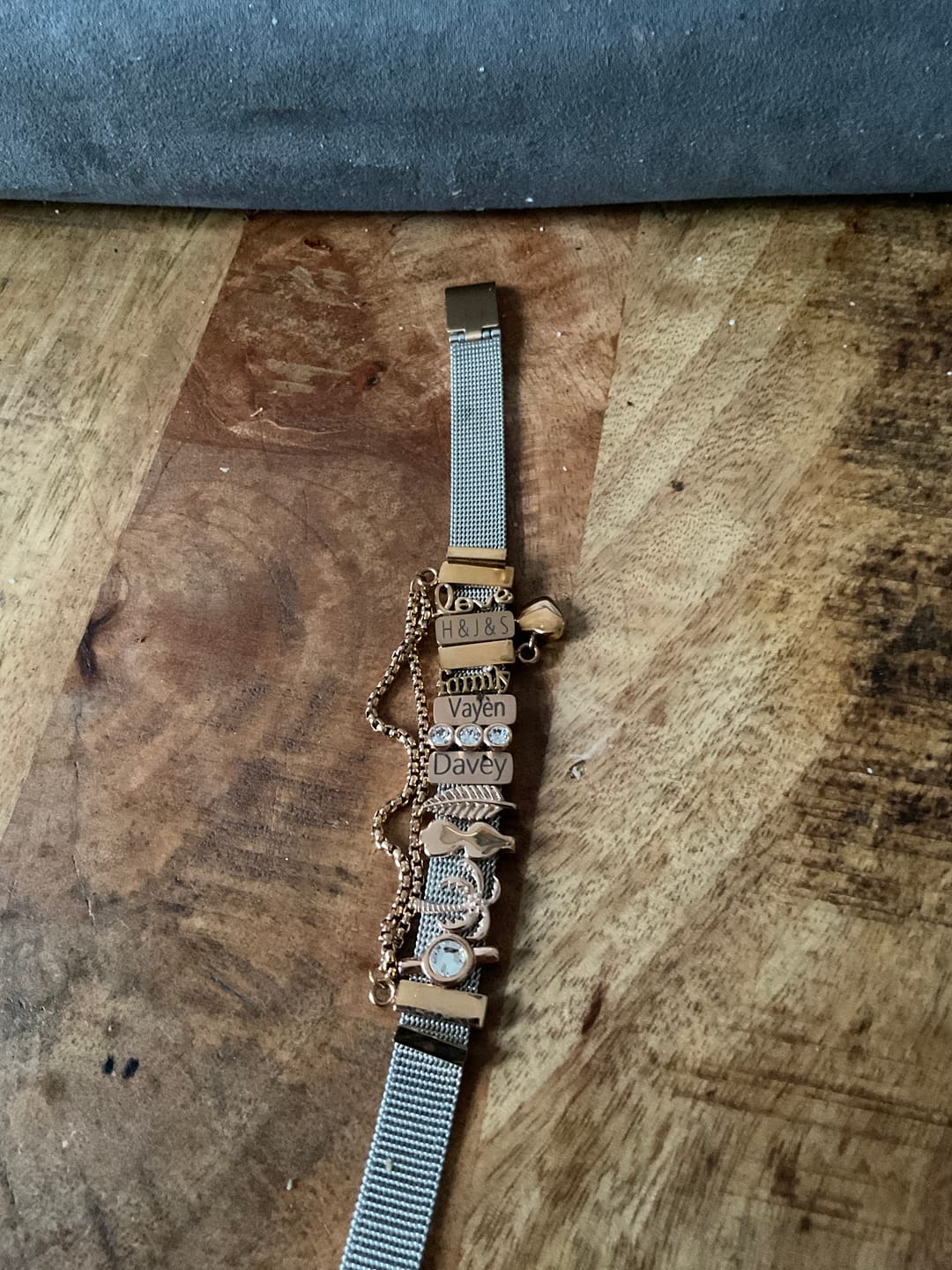 Customer photo review of Mesh charm name rosé gold