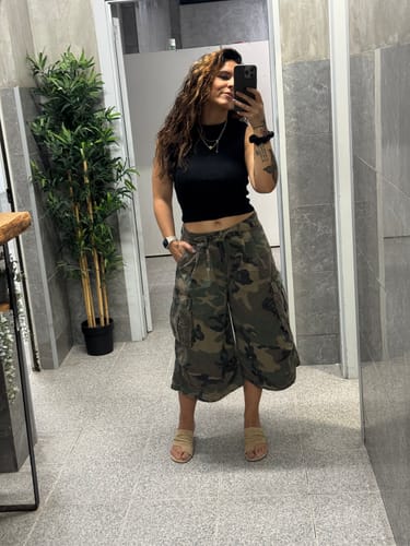 Customer photo review of American Vintage Camouflage Cargo Shorts