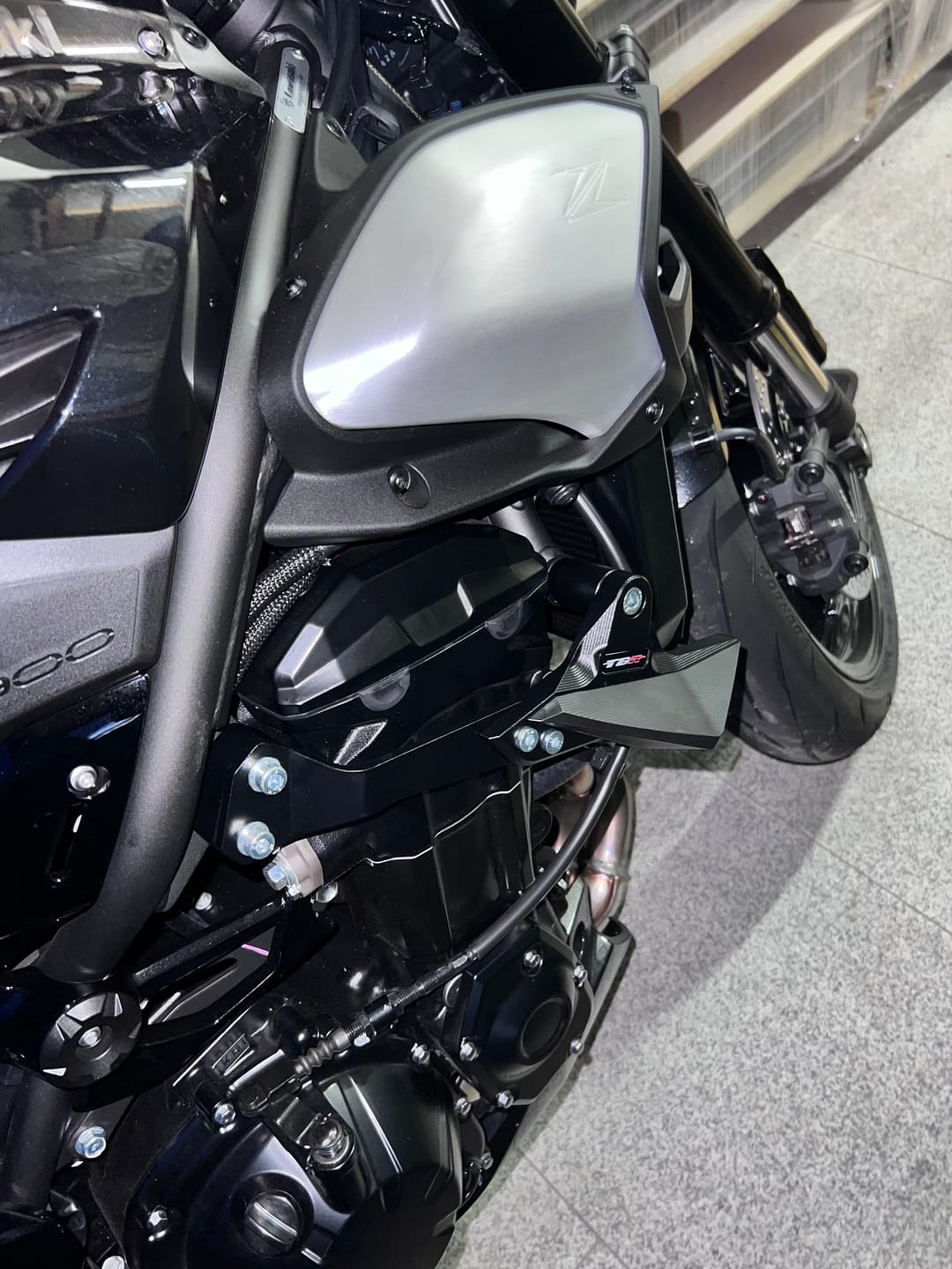Customer photo review of Kawasaki Z900 Sturzpads – Top Block Racing – Paar – SE / Performance / A2 - Modelle (2025)