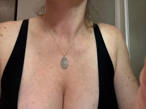 Customer photo review of Memoir Aura Personalized Fingerprint Necklace