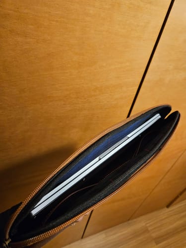 Customer photo review of Funda Notebook Zagreb Castaño