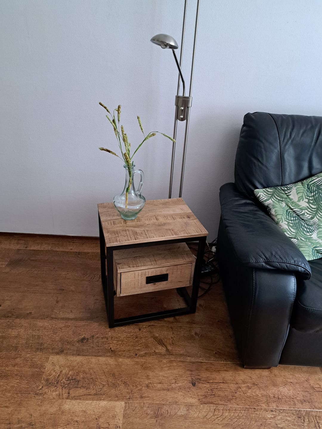 Customer photo review of Bijzettafel / Nachtkastje Industrieel Design | Mangohout en Staal | 45x35x50