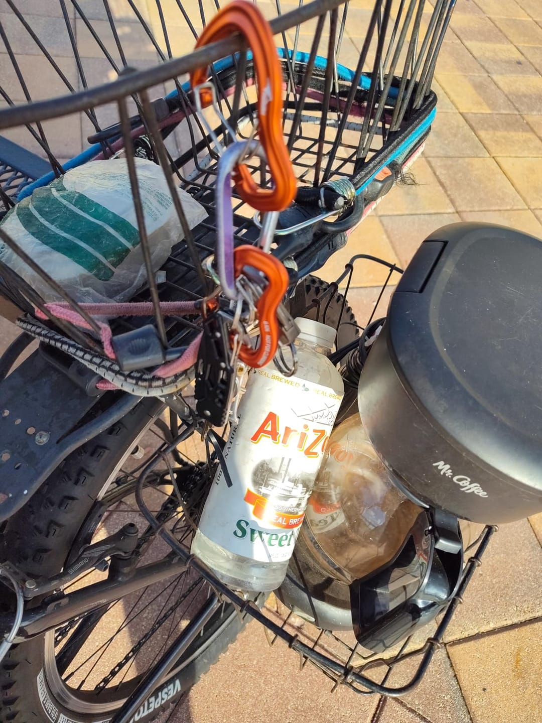 Customer photo review of Heavy Duty 8KN Double-Locking Aluminum Alloy Carabiner – Secure & Durable Clip for Climbing & Outdoor Gear