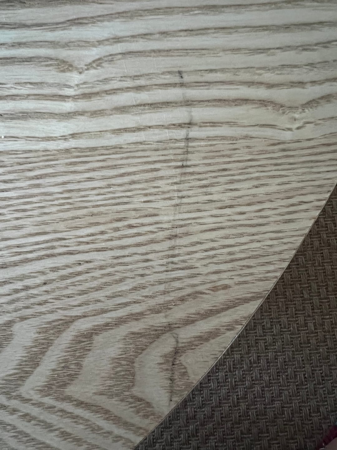 Customer photo review of ARVIKA - Set d'une table basse en bois et 2 poufs en bouclettes blanches