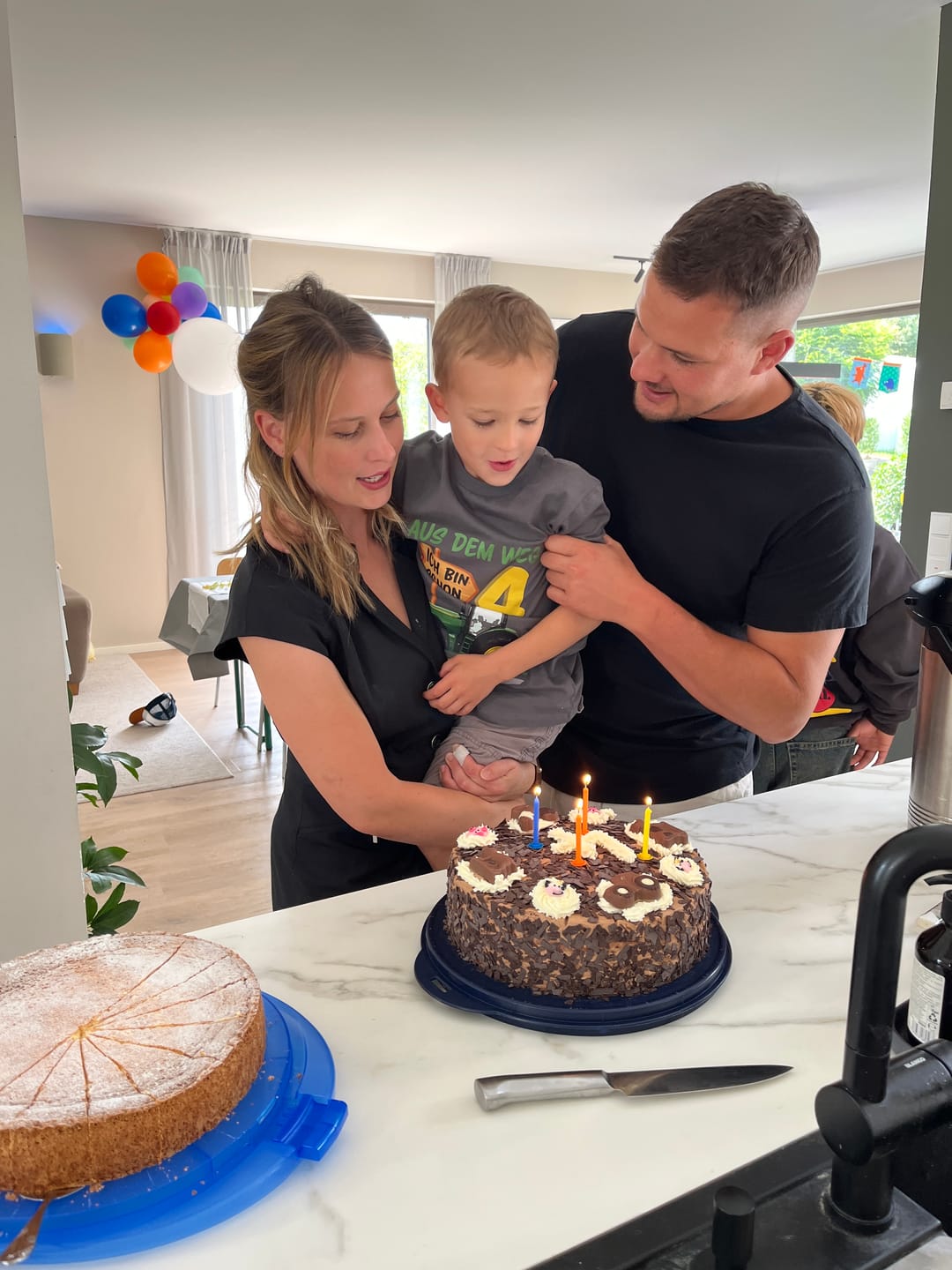 Customer photo review of Aus dem Weg ich bin schon 4 John Deere Traktor Geburtstag  - Kinder Premium Organic T-Shirt