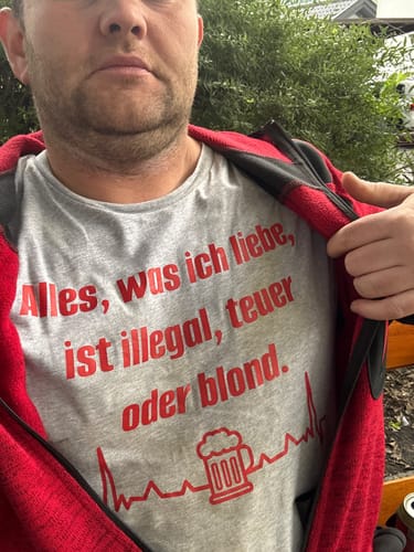 Customer photo review of ALLES WAS ICH LIEBE - Premium Shirt Unisex