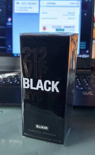 Reseña con foto de un cliente sobre Perfume Carolina Herrera 212 Vip Black NYC Elixir EDP 100ml