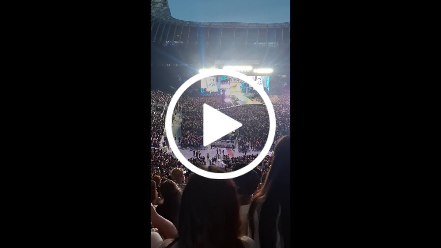 Customer video review of STRAY KIDS - OFFICIAL LIGHT STICK VER.2