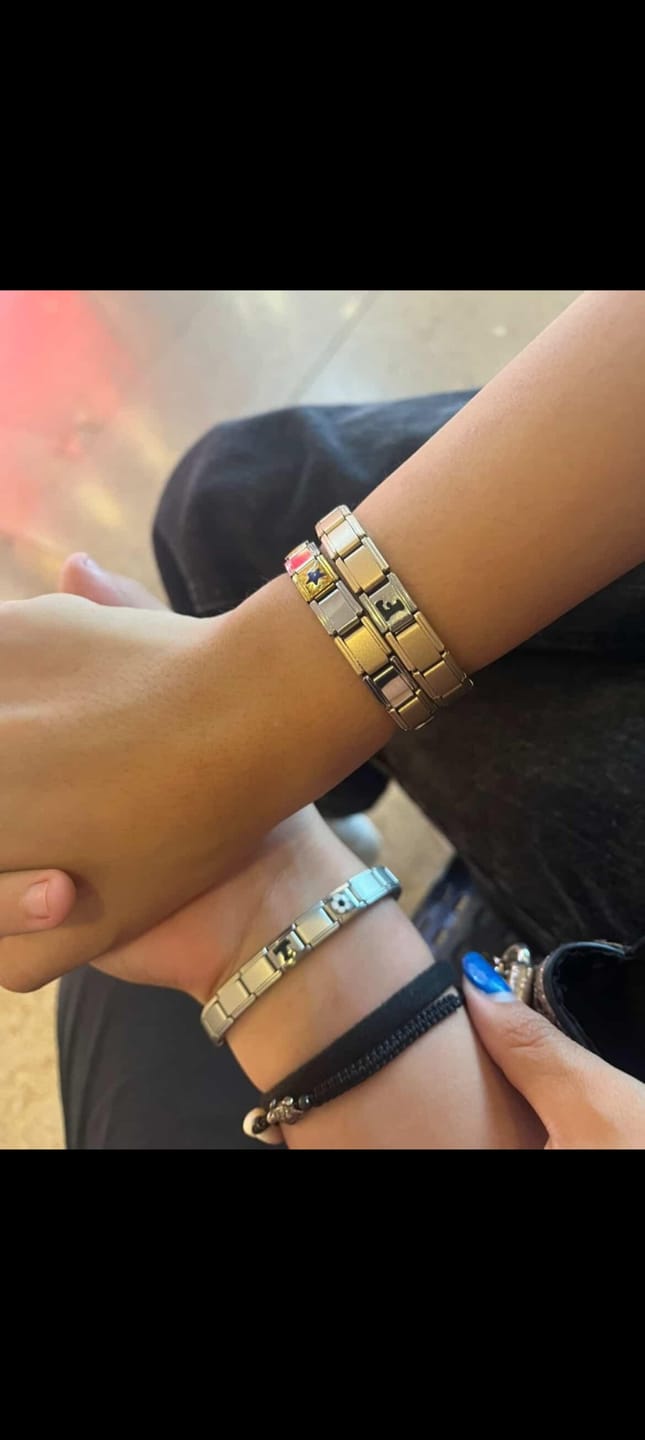 Customer photo review of Charm Inicial Negra