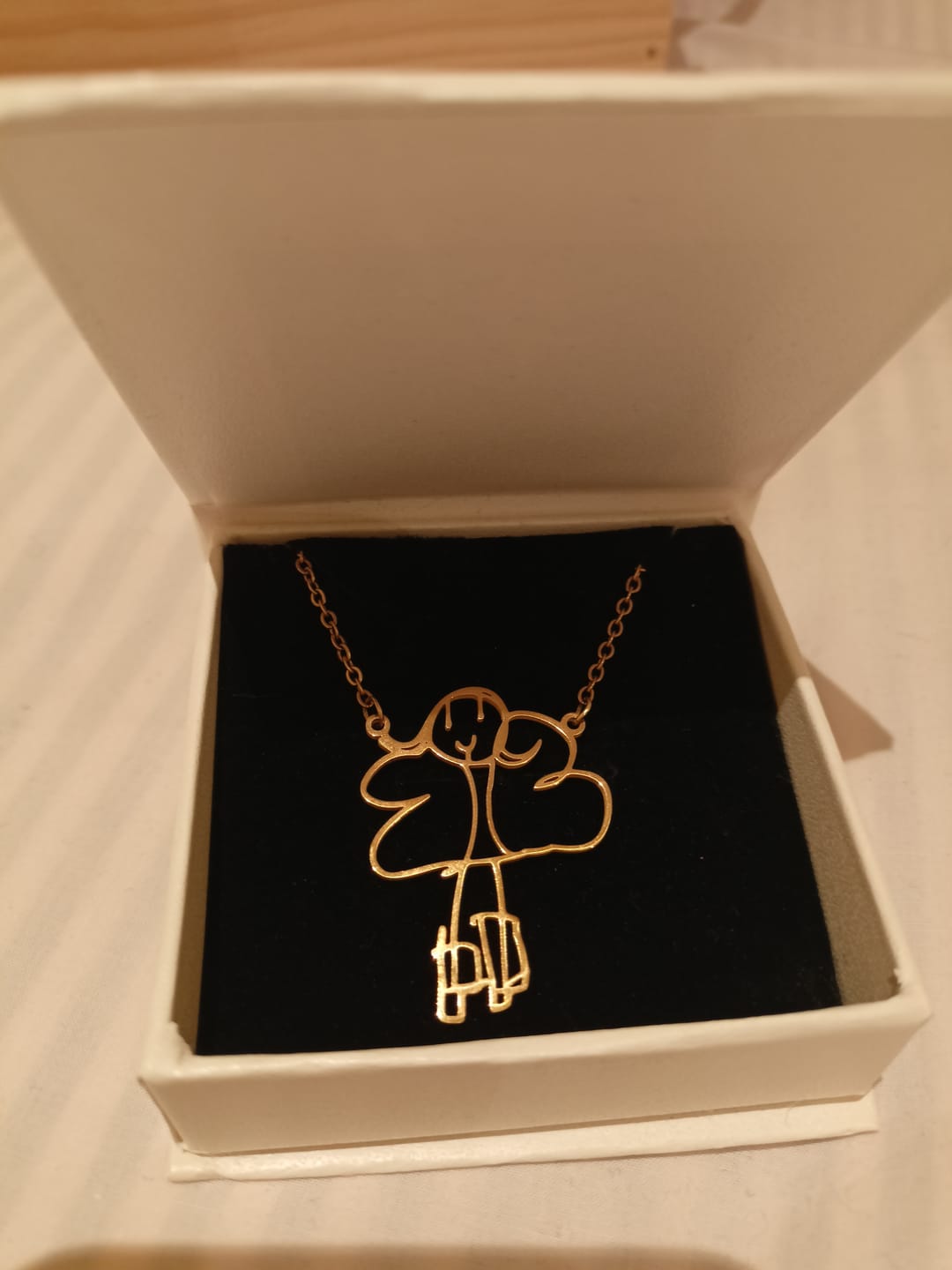Customer photo review of Dibujo infantil personal como Collar o Colgante en oro