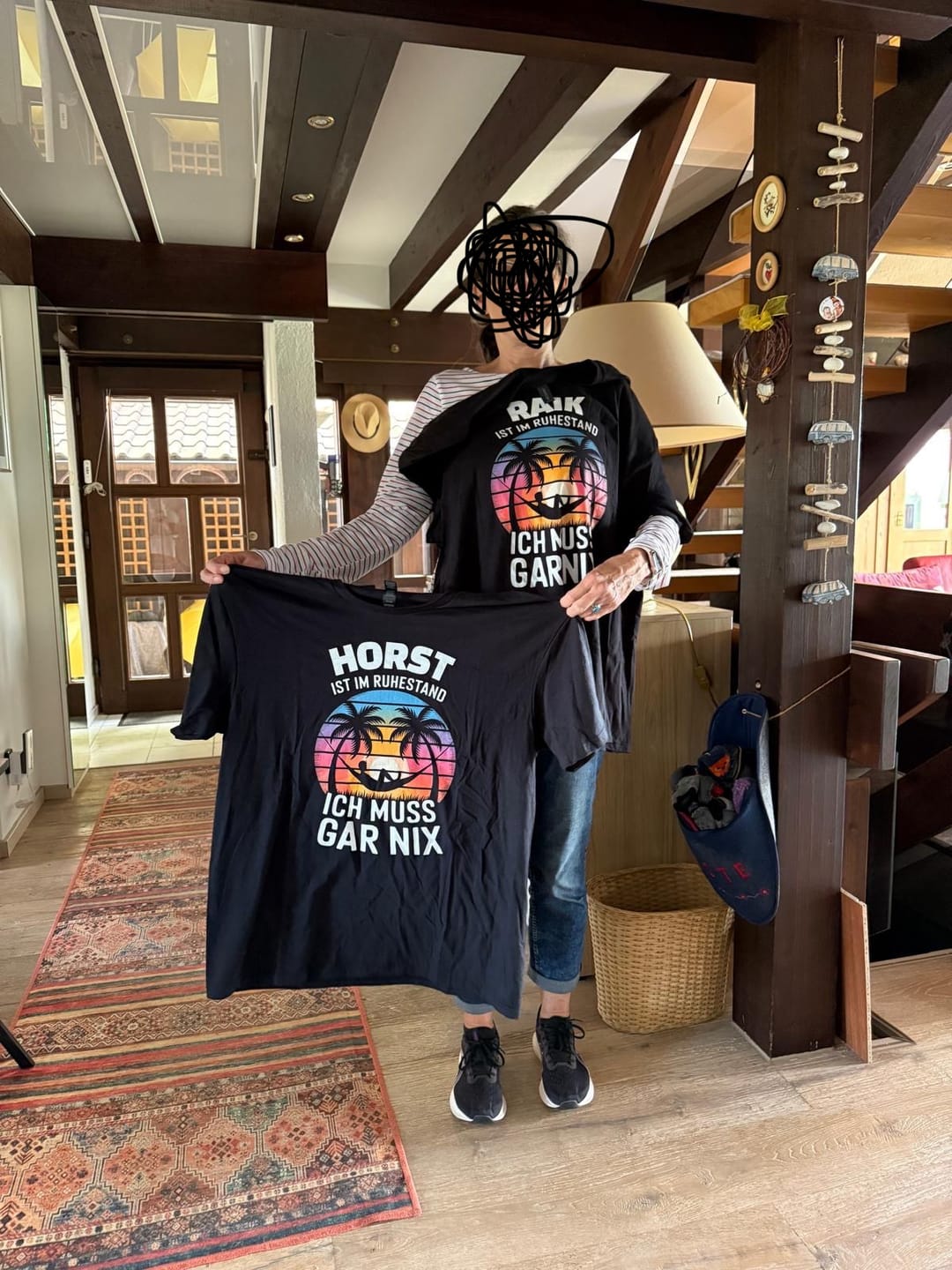 Customer photo review of Ich muss gar nix bin in Rente - Personalisierbares Shirt