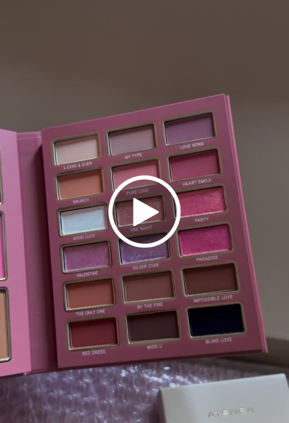 Customer video review of PALETA DE SOMBRAS STORYTIME