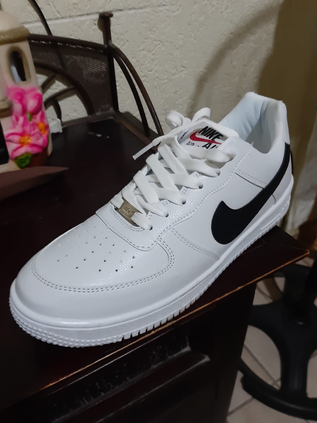 Customer photo review of Tenis 270 Blanco Negro