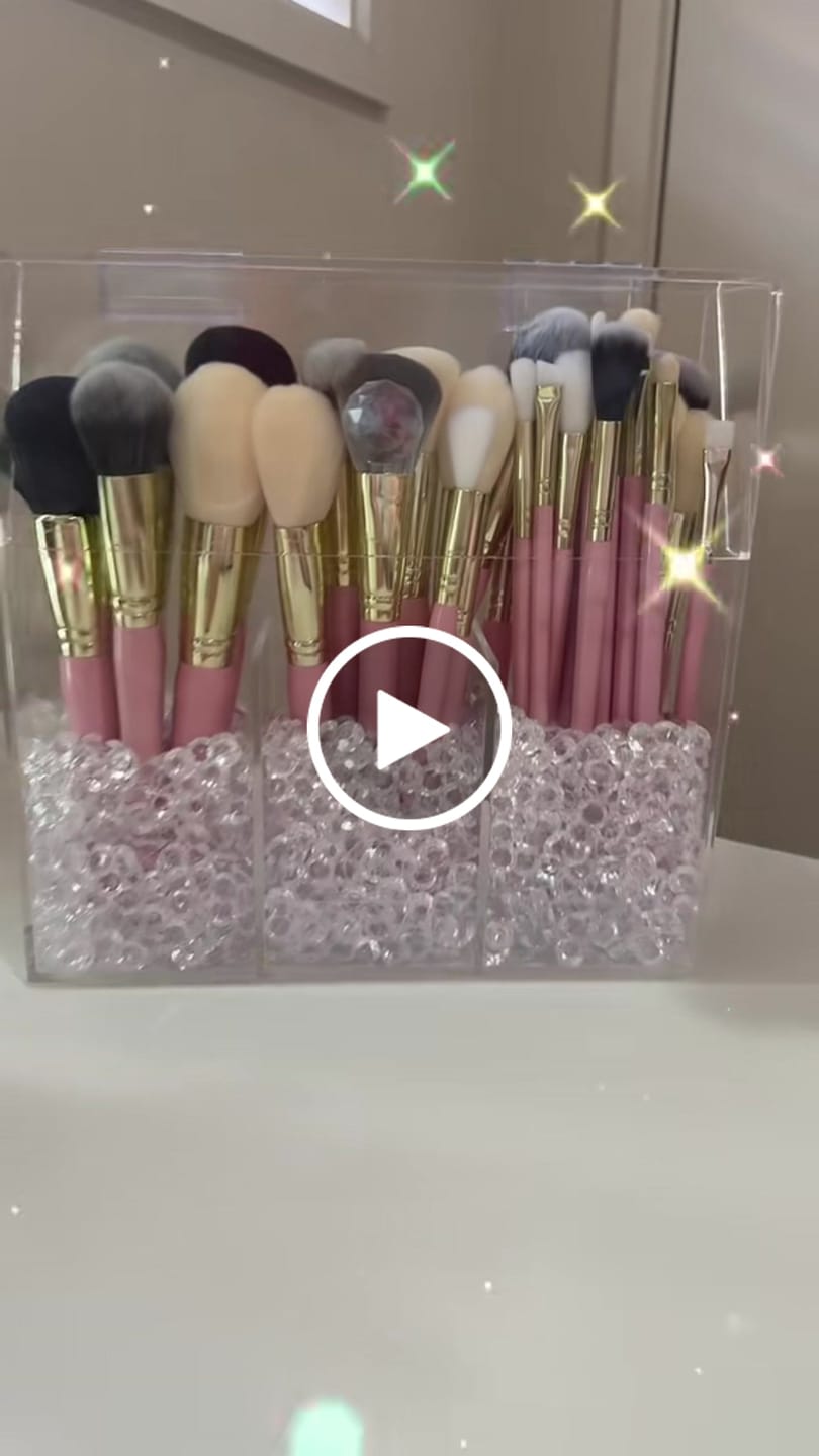 Customer video review of P.Louise 30-Piece Makeup Brush Bundle