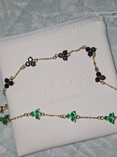 Customer photo review of MIDNIGHT CLOVER BRACELET | 18K Gold