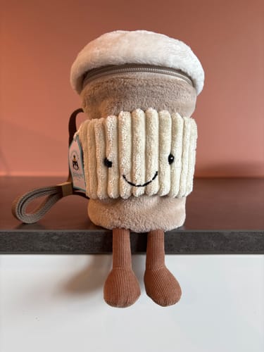Customer photo review of Amuseables Coffee-To-Go Veske | Jellycat