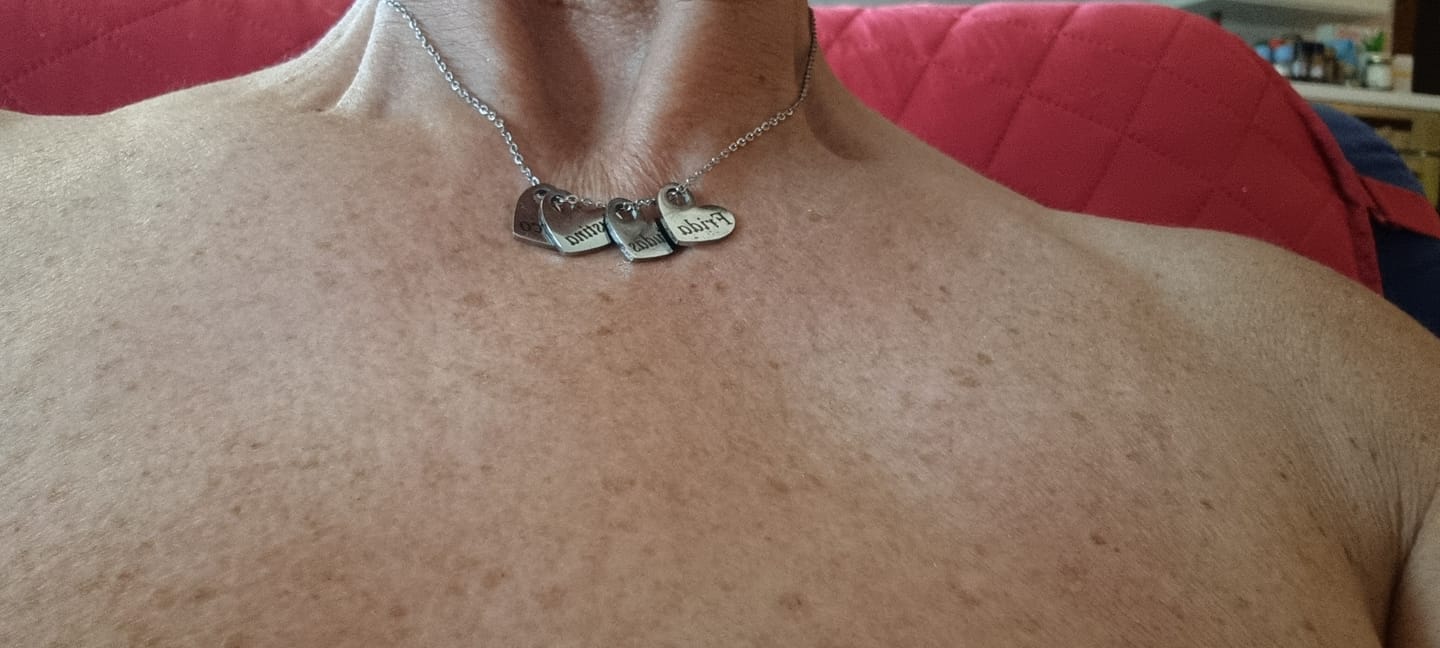 Customer photo review of Collana Cuoricini con Nomi Incisi ✦ Cuori di Mamma