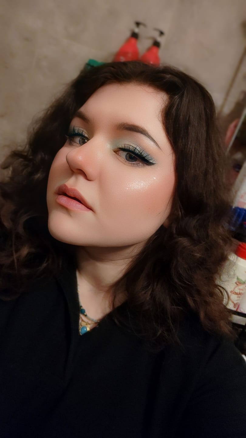 Customer photo review of P.Louise Cheek Of It Liquid Highlighter