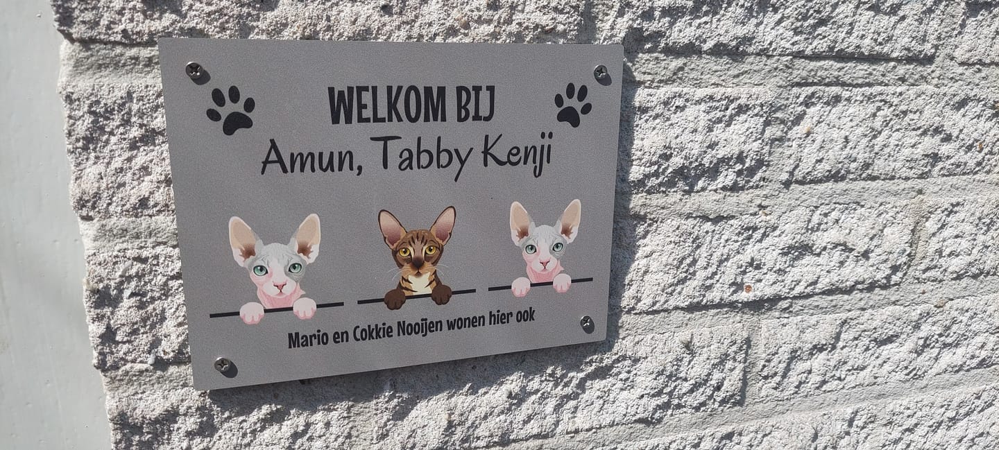 Customer photo review of Spionerende huisdieren- Gepersonaliseerde deurbord