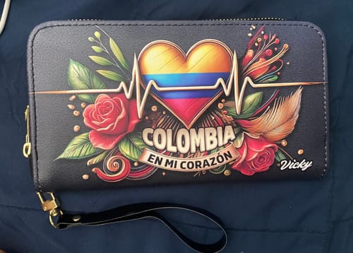 Customer photo review of Colombia En Mi Corazón - Personalized Leather Clutch Purse COL03C