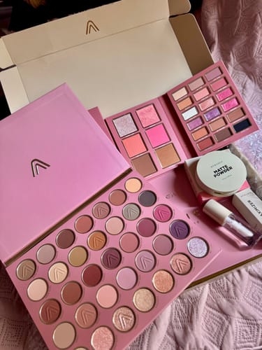 Customer photo review of PALETA DE SOMBRAS CLASSIC 35 TONOS