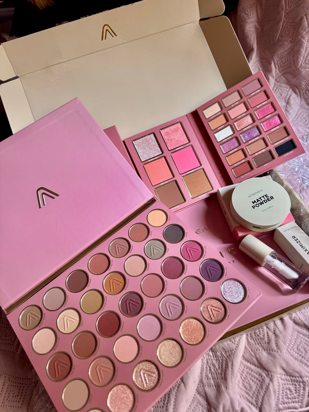 Customer photo review of PALETA DE SOMBRAS CLASSIC 35 TONOS