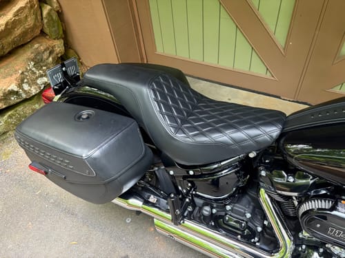 Customer photo review of C.C. RIDER Softail Seat 2 up Double Diamond Stitch Driver And Passenger Seat Street Bob 114 FXBB 2018-2023