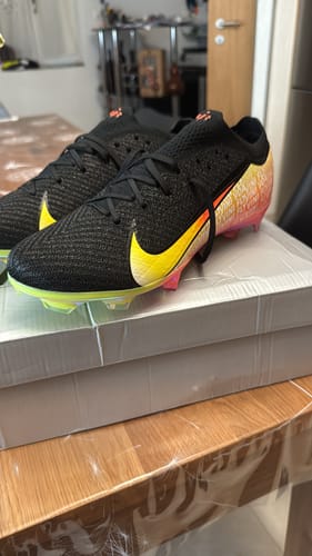 Customer photo review of Vapor 16 x Vinicius Junior - Noir/Orange/Vert