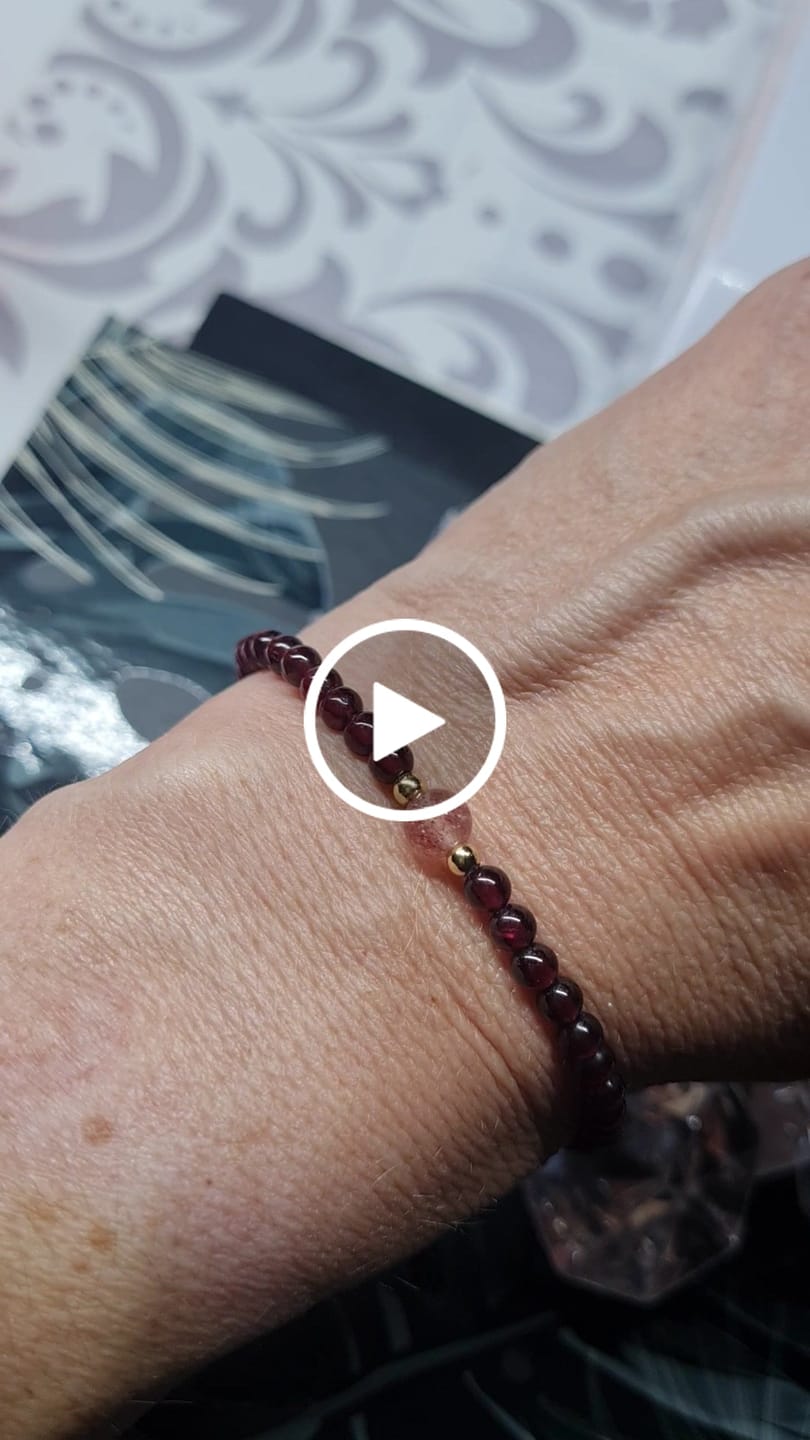 Customer video review of Rubin Armband - Perlen geschliffen