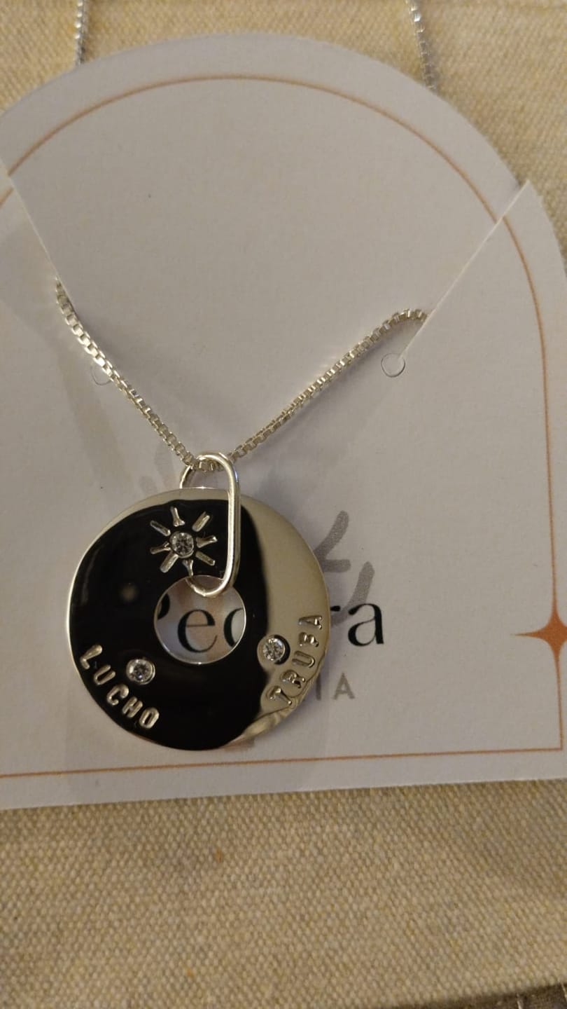 Customer photo review of Collar De Plata Con Colgante Personalizable y Circón - Leonor