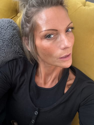 Customer photo review of FYNE FIX BROW GLUE