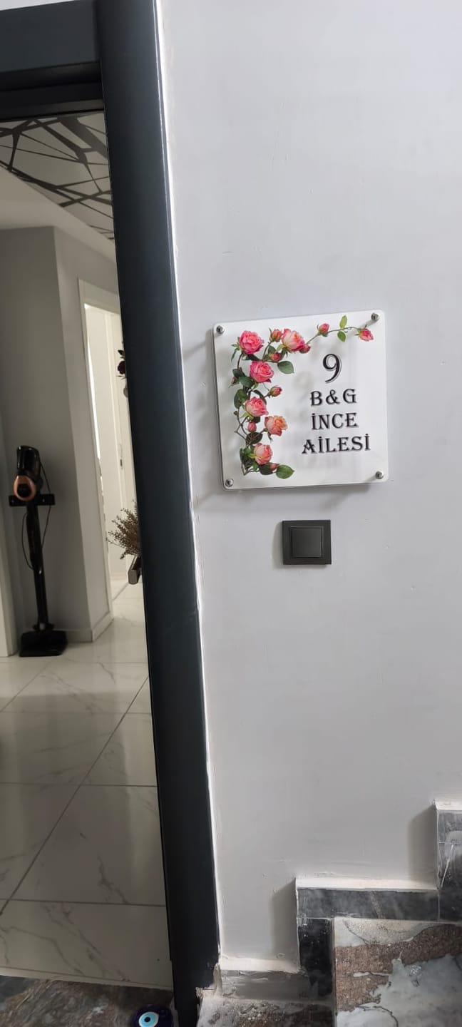Customer photo review of Kişiye Özel Pembe Gül Dallı Kapı İsimliği