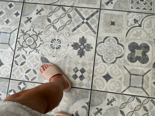 Customer photo review of HappyFlops