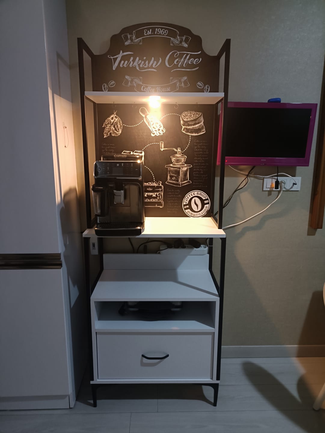 Customer photo review of Rani JE155 Işıklı Kahve Köşesi Çekmeceli Çok Amaçlı Mutfak Dolabı Beyaz