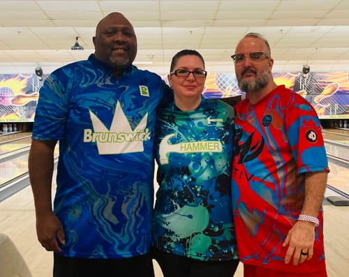 Customer photo review of MOTIV - MAX THRILL RED BLUE SOLID - BOWLING JERSEY