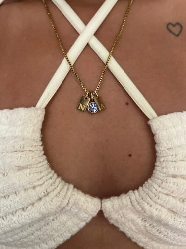 Customer photo review of Collar de Iniciales con Piedra de Aniversario