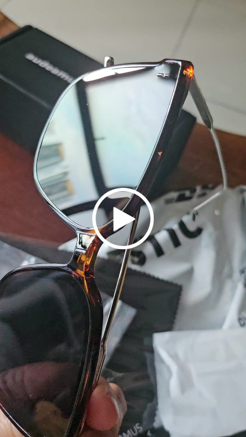 Customer video review of Jei Square Framed Sunglasses