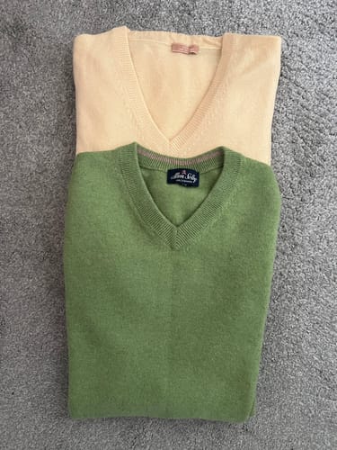 Customer photo review of Men's Pale Apricot Cashmere V-Neck Jumper Small