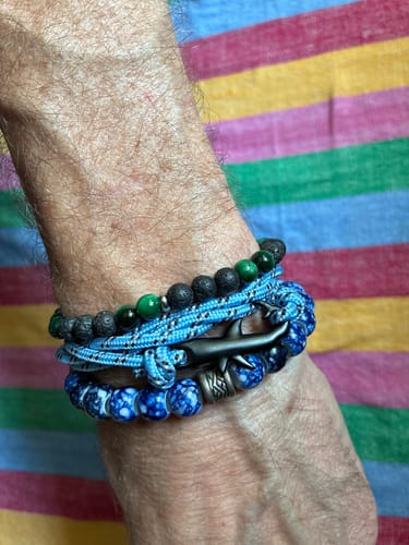 Customer photo review of 🎁 Paracord Shark Bracelet - Blue (100% off)
