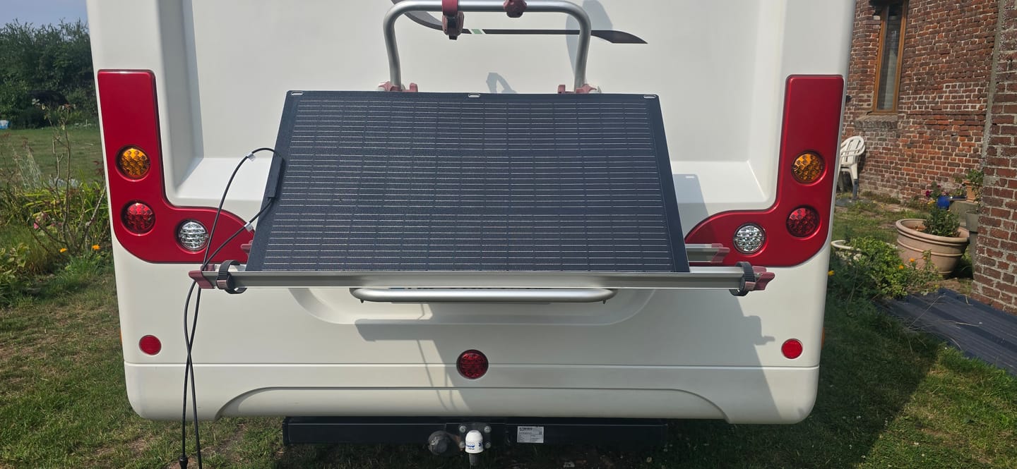 Customer photo review of ALLPOWERS SF100 Panneau Solaire Flexible 100W
