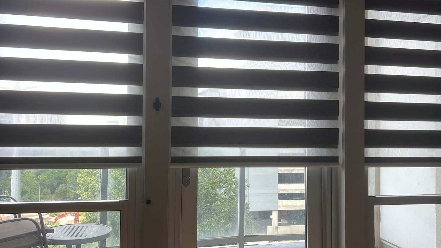 Customer photo review of SmartWings Motorized Zebra Shades 85% Blackout 95mm Ingrid