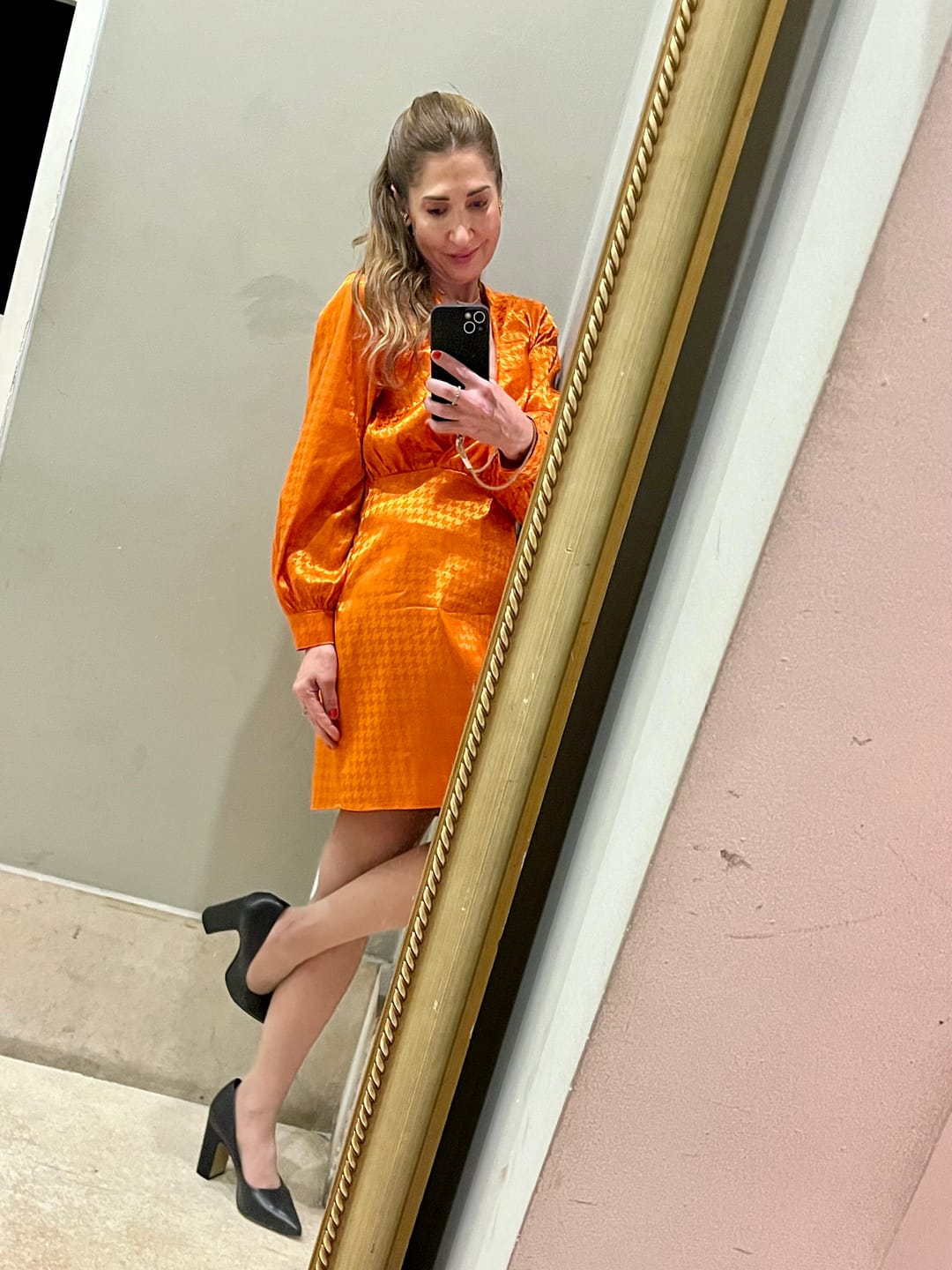 Customer photo review of Vestido Curto em Jacquard Acetinado 70280 Linzzi