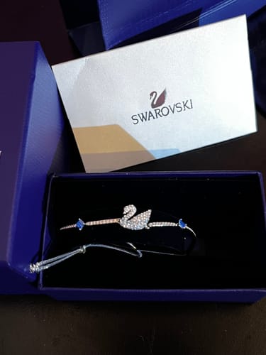 Customer photo review of PULSERA ICONIC SWAN CISNE RODIO SWAROVSKI + KIT DE REGALO