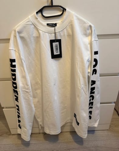Customer photo review of LONGSLEEVE T-SHIRT WHITE