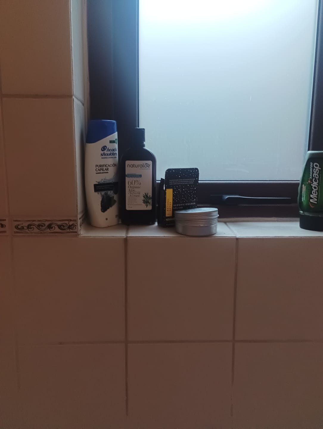 Customer photo review of Pack Completo Anticaspa: Shampoo y Acondicionador en barra + Tónico + Caja Reutilizable de REGALO | -83% Caspa | Envío Gratis