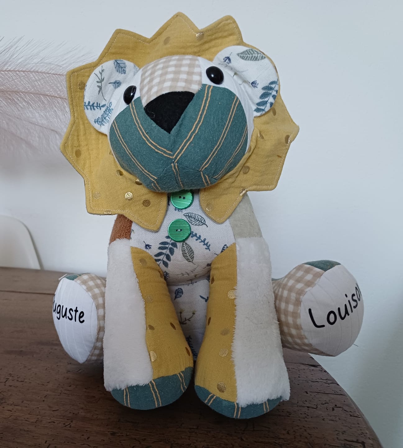 Customer photo review of Lion en peluche souvenir